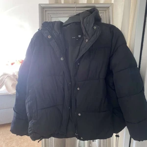 Vinterjackor - Säljer dessa två för 500kr tillsammans. Styck pris 250kr. Köpta på lager 157. Används ej❤️