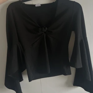 Topp - Svart topp med vida armar