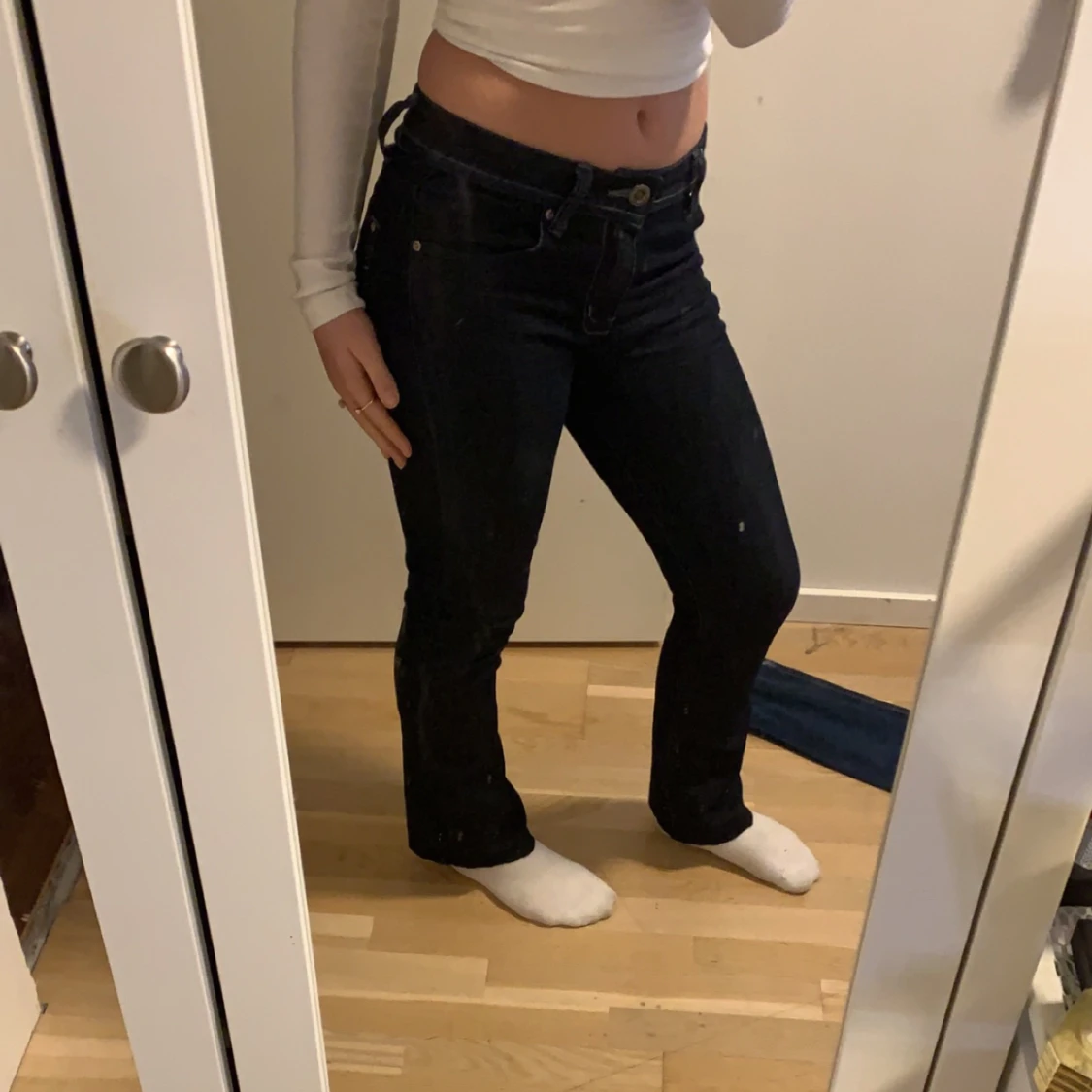 Mörkblåa bootcut jeans 