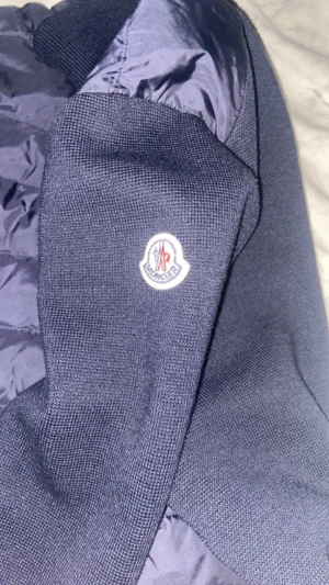 Cardigan - Riktigt bra skick  Färg svart Storlek 3