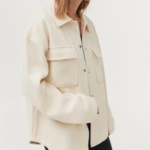 Gina tricot jacka - Skjortjacka från gina tricot. ☀️ Använd en del men i bra skick ändå ☺️.