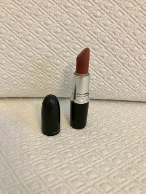 Mac Läppstift i färgen WHIRL  - Använd 3 gånger 