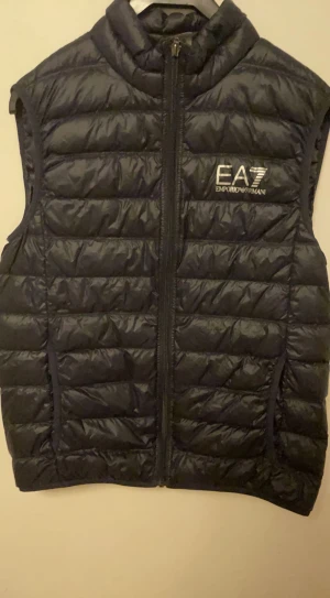 EA7 väst  - EA7 väst äkta Storlek L