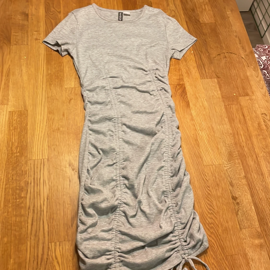 Grå klänning 