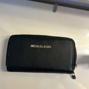 Säljer min plånbok då jag inte använt den på många år