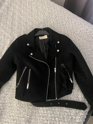 Mockajacka - Använd några ggr & köpt för flera år sedan, storlek 36 från Nelly, mocka material 