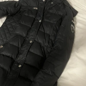 Rock and blue jacka  - Säljer min rock and blue jacka utan päls. Jackan är i ett pra skick. Skriv privat för fler bilder🥰