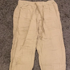 Zara linnebyxor - Zara linnebyxor.skick 9/10 Kunde lägger bud!
