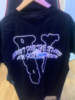 Vlone X Pop Smoke T-shirt  - Använd en sommar Kvitto finns Kan diskutera pris vid snabb affär Storlek XL men passar som en L