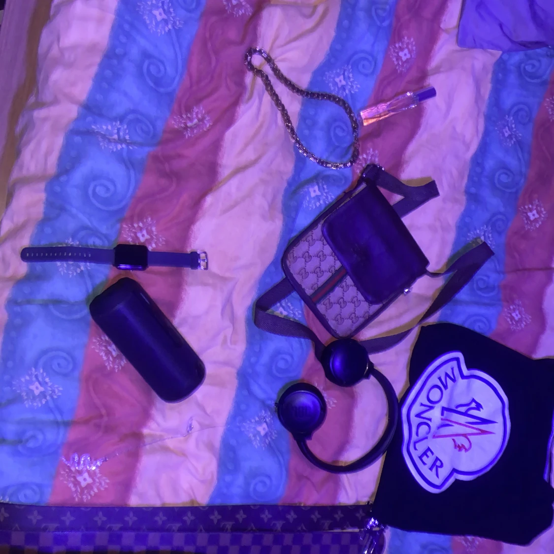 Lv moncler  Gucci högtalare hörlurar klocka  - 90