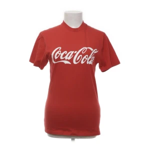t-shirt - röd tshirt, storlek xxs men passar oxkså xs, bra skick