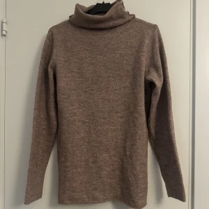 Polotröja  - En mjuk polotröja från lager 157 i storlek S.