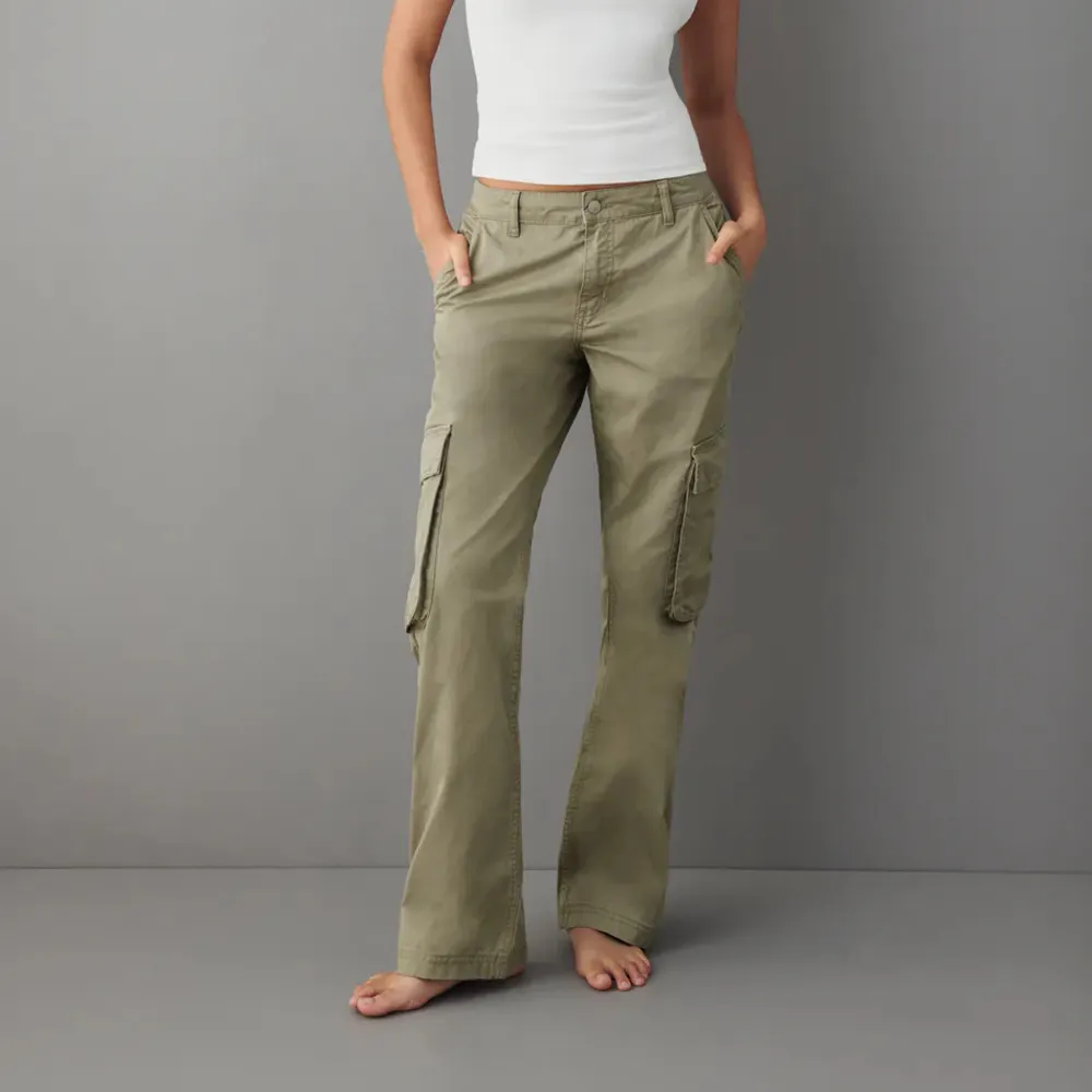 Gröna cargobyxor från Gina Tricot, nypris 499☺️. Jeans & Byxor.