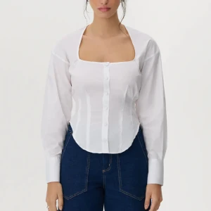 Avora skjorta - Säljer en skjorta från Avora i strl 36 pga lite för liten. I fint skick, inget att anmärka på