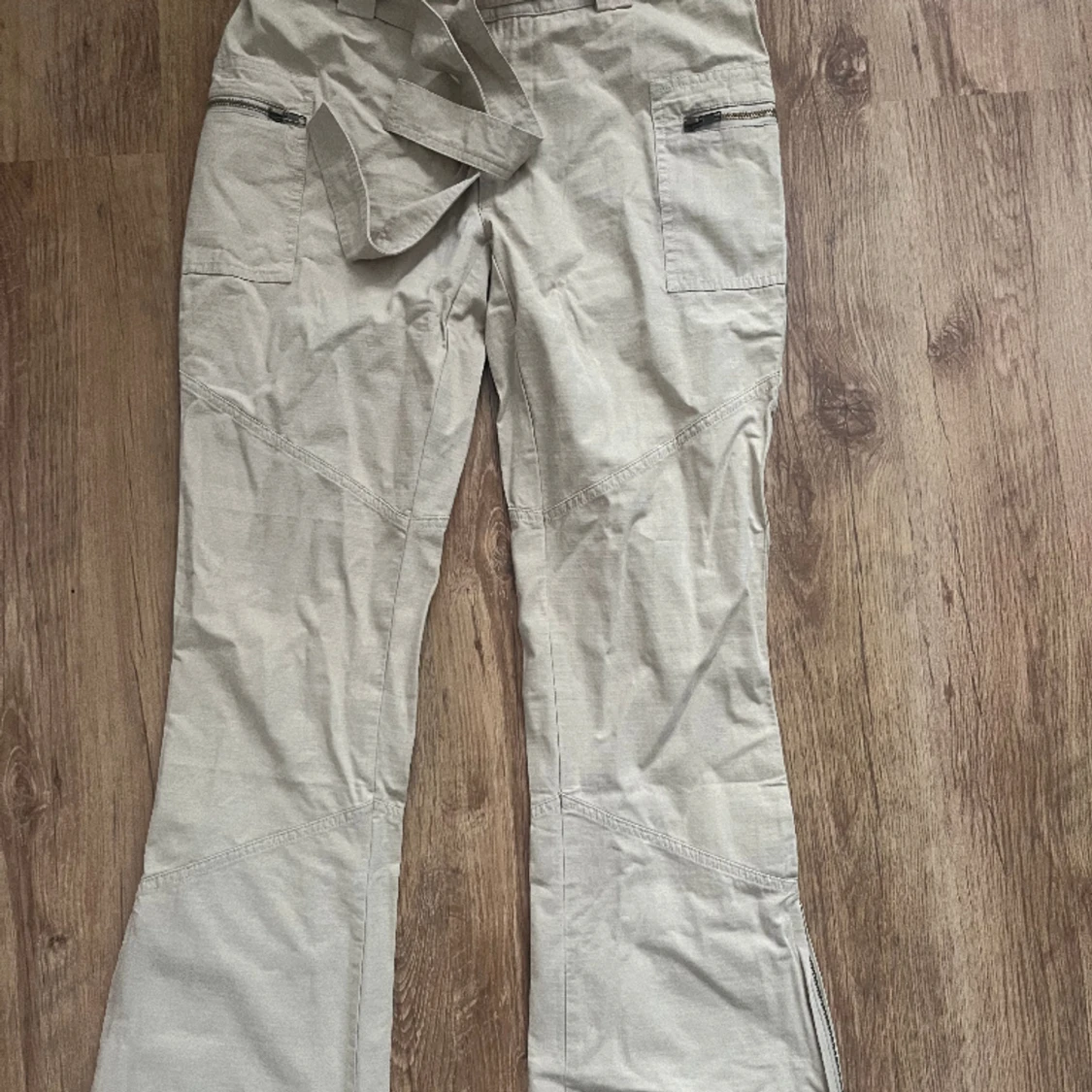 Beige bootcut byxor  - 91