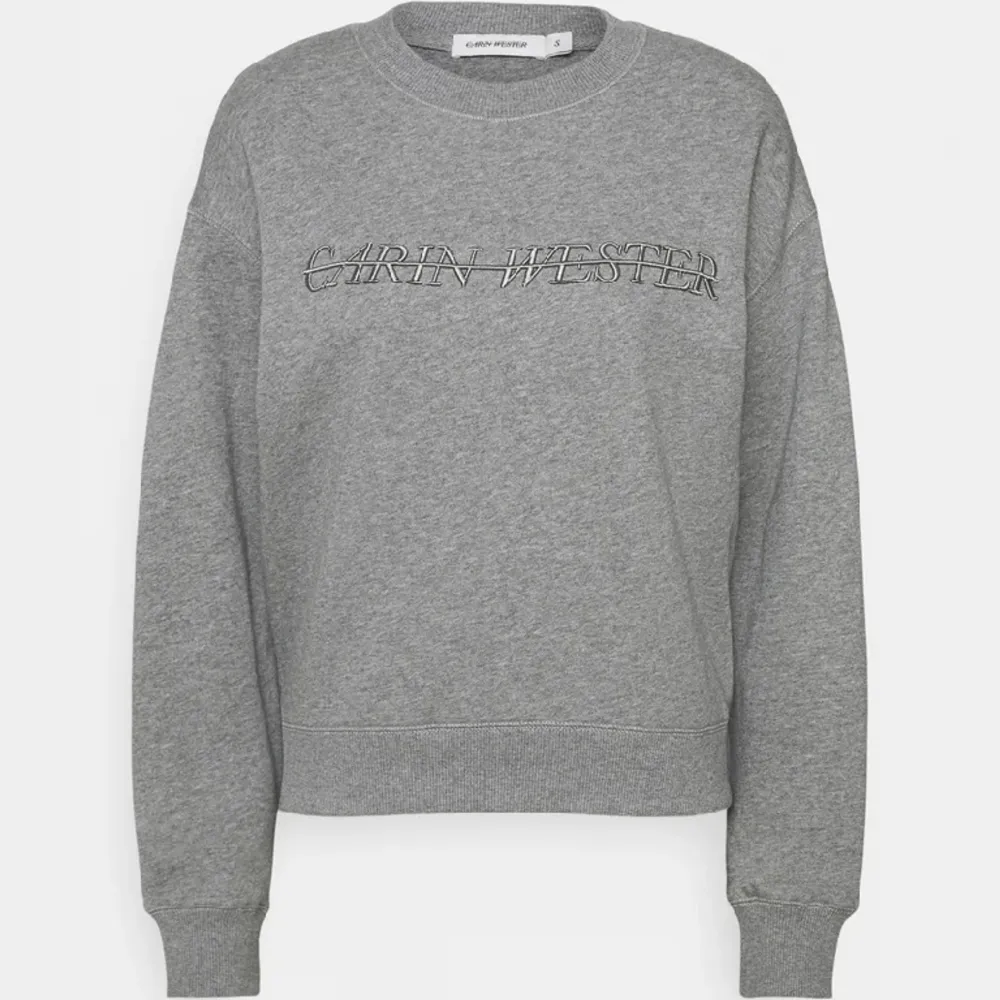 En jätte fin grå Carin Wester sweatshirt, använd 1 gång Kontakta vid fler bilder eller intresse!◻️. Tröjor & Koftor.