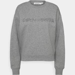 En jätte fin grå Carin Wester sweatshirt, använd 1 gång Kontakta vid fler bilder eller intresse!◻️