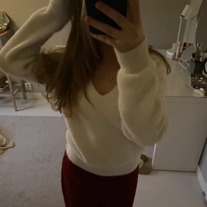 Zara tröja - Köptes i slutet av sommaren men den kommer inte till användning💗 Som nyskick💗💗