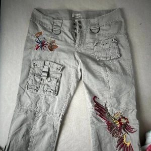 SUPER låga vintage byxor! - Sand färgade vintage låga bootcut byxor! Storlek 38! Använd köp nu funktionen💋