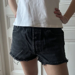 Jeans shorts från zara - Jätte fina jeans shorts från zara! Knappt använda i storlek 38❤️❤️
