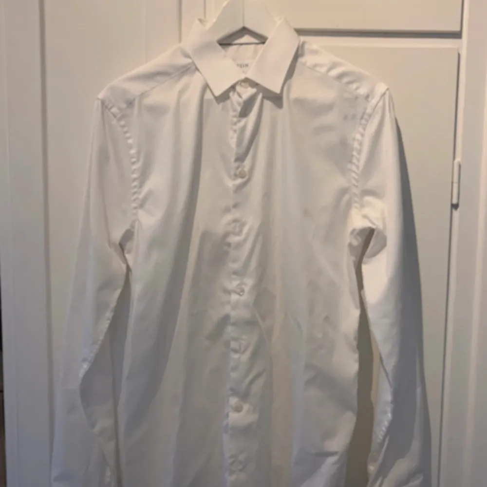 sjukt snygg Eton skjorta i nyskick inga defekter  storlek 39 super slim fit. Skjortor.