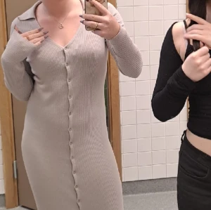 Stickad klänning  - Stickad klänning från hm jätte fin men lite stor på mig stl M