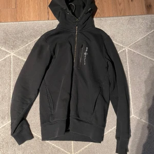 Sail racing zip  - Hej säljer en fin Sail racing zip hoodie i strl xs 