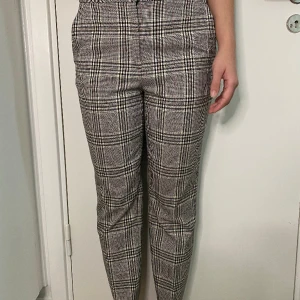 Kostymbyxor  - Det är storlek S men skulle säga det kan passar för M också. Ny pris: 199kr