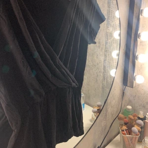 Tröja  - En tröja som är från veromoda i storlek s. Jätte fin tröja säljer pga av att jag inte använder längre 😊