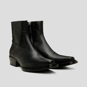 Acne Studios Man Boot - Jag säljer en Acne Studios herrstövel svart storlek 45, använd väldigt lite men som ny.