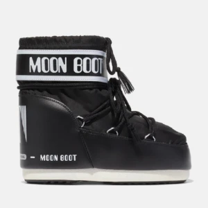 Moonboots - Säljer mina supersöta moonboots 🖤 Storlek 36-38. Knappt använda och inköpta för 1900. Egna bilder finns vid intresse.