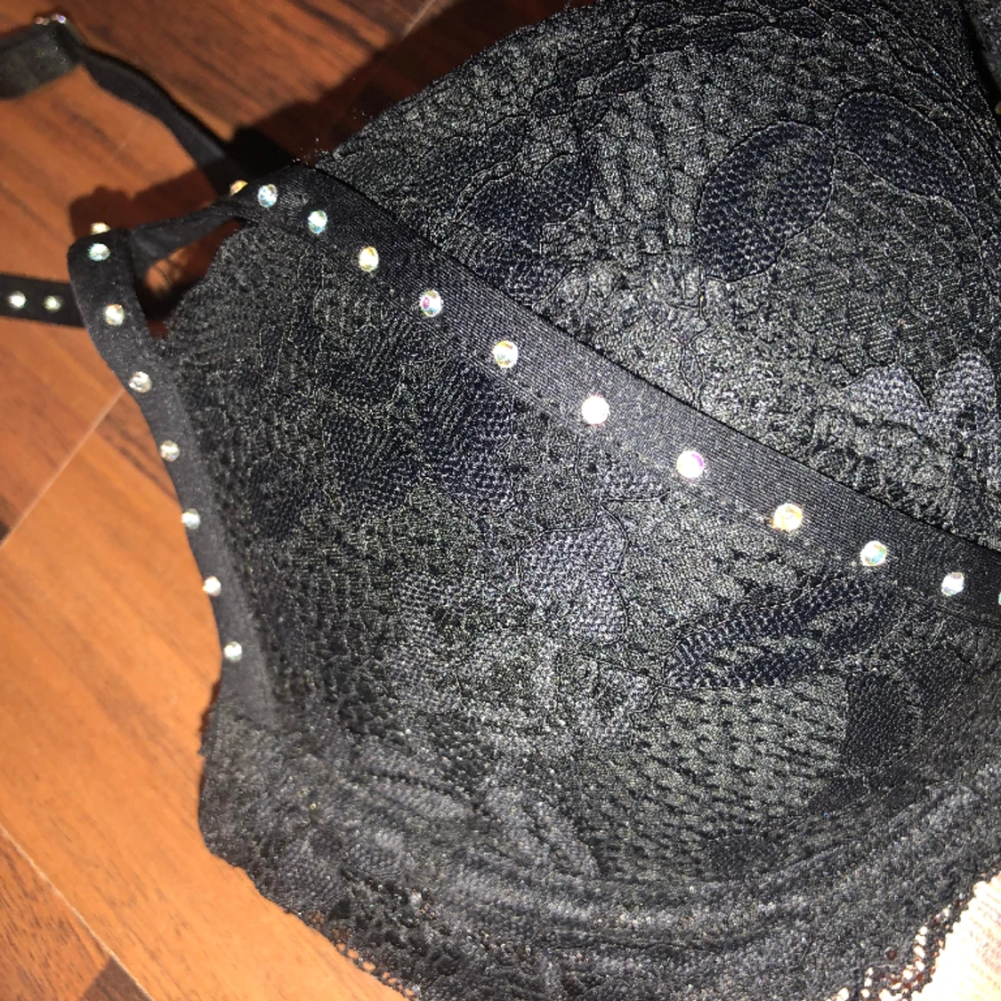 Svart spetsbh med rhinestones  - 91