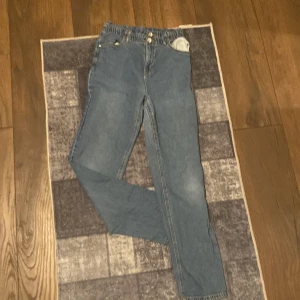 Jeans  - Jätte bra kvalite dom är stretchiga älskar dom