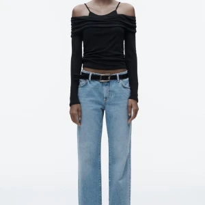 Lågmidjade jeans  - Super fina lågmidjade jeans från zara, aldrig använda då dem är för stora för mig