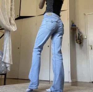 True religion jeans - Sjuukt snygga lågmidjade true religion jeans. Innerben: 85 och midja: 37 rakt över ❣️ 