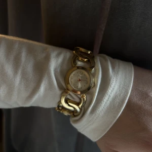 Guld klocka - Jätte fin vintage klocka i guld (batteri behövs bytas) 🤍