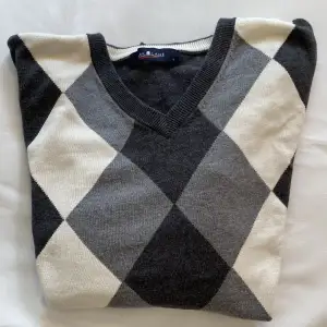 grå tröja med mönster/ pullover 