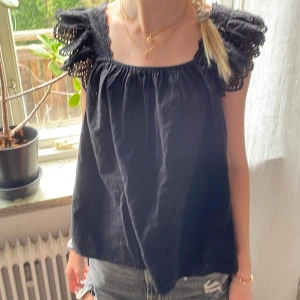 Vero Moda topp - Din topp från vero Moda i strl m men passar som S. I nyskick, köpt för 249kr. Aldrig använd