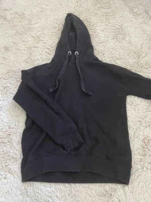 Svart hoodie - En svart hoddie från lager 157 i storlek S, använda ett fåtal gånger men i bra skick