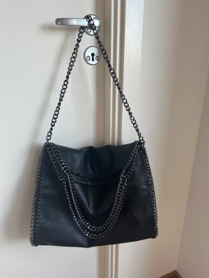 Väska  - En liknande Stella McCartney väska oanvänd❤️🌟🦋