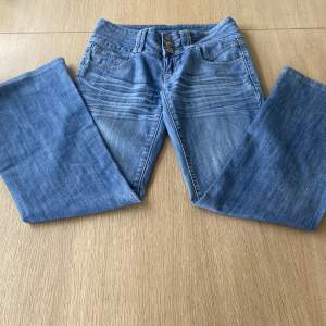 Vintage jeans från Miss Ania. Midja:72 Innerben:73