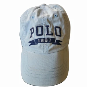 Ralph Lauren Keps - Fin keps av Ralph Lauren, den är väl använd och har lite missfärgning men inga flaws annars. Nypris 319kr