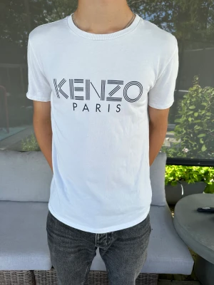 Kenzo tröja  - Står att de är strl 14y men passar mig som använder M i vanliga fall 