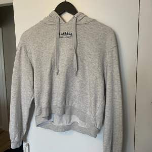 Croppad hoodie från H&M, fint skick