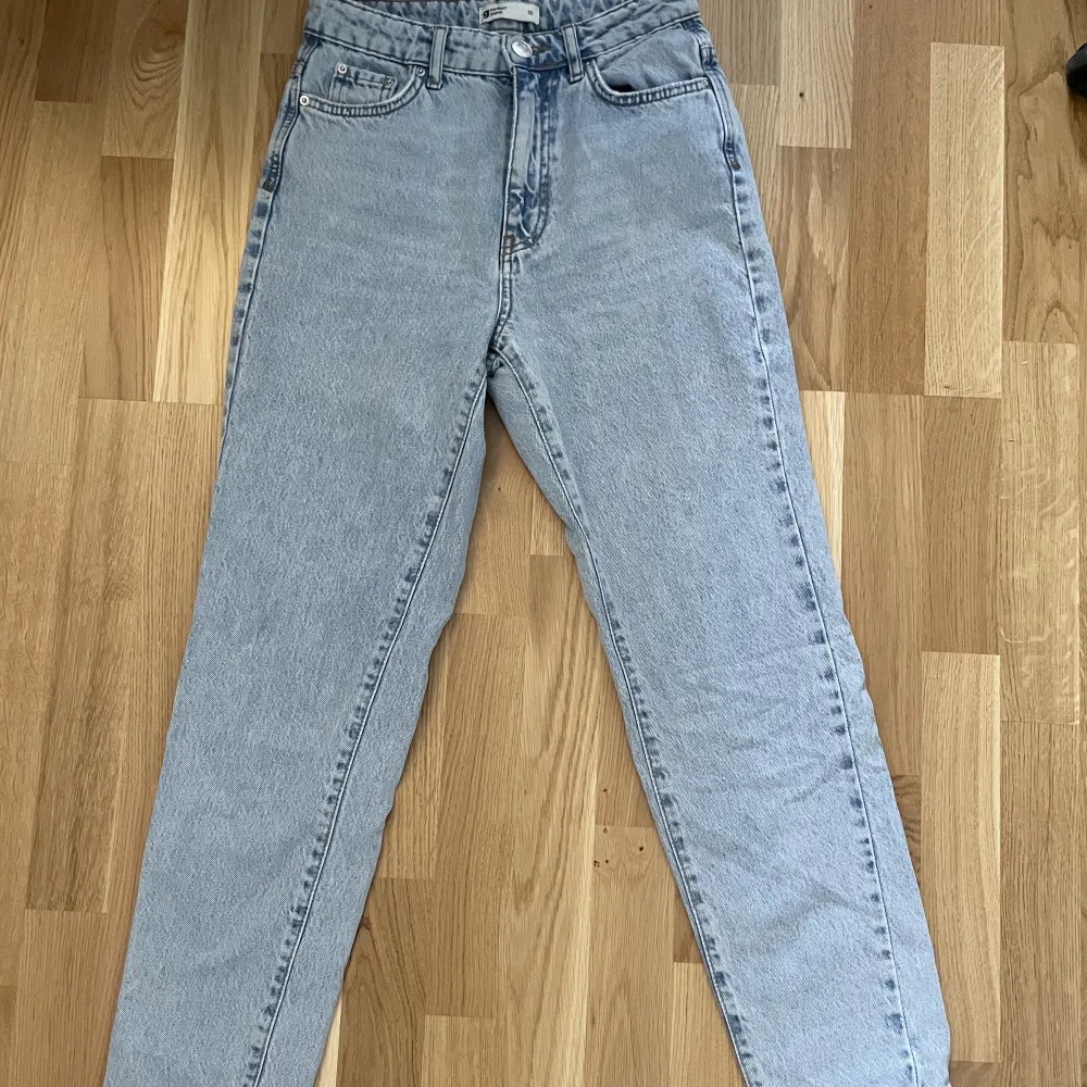 Jeans från Gina tricot, fint skick men tyvärr för små . Jeans & Byxor.