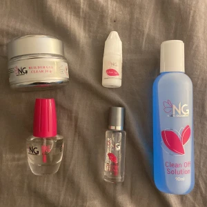 Nagel kit  - Hej fina! Jag säljer ett litet kit med peudukter ifrån Nagelgiganten. Nypris på allt tillsammans är 320 kr. Mitt pris 200 kr❤️ allt är oanvända!! 
