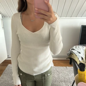 Ribbad tröja - Ribbad tröja från h&m strl Xs men passar också S! Knappt använd ❤️
