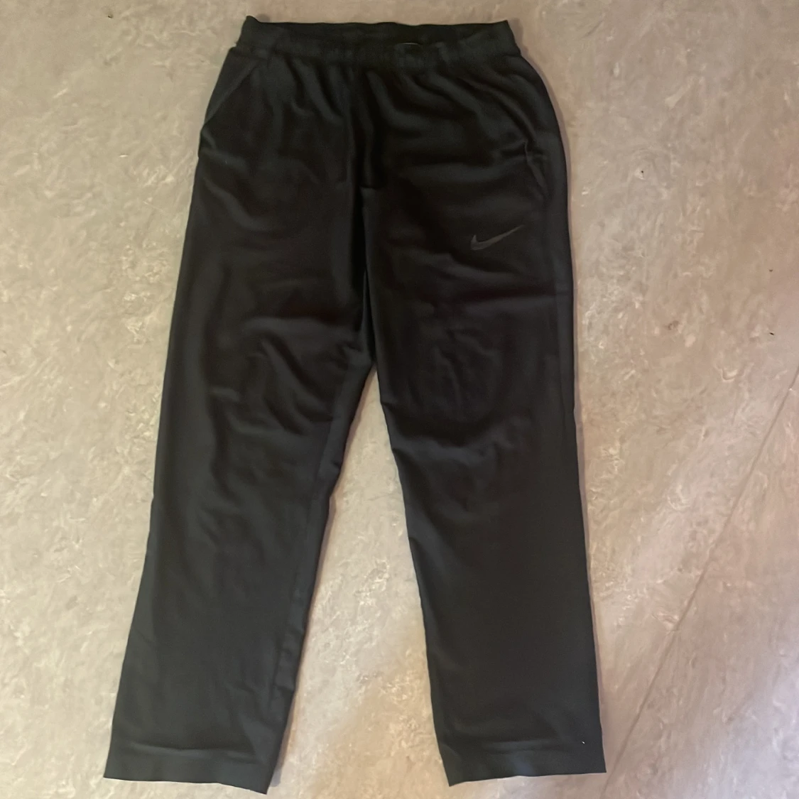 Nike byxor helt svart