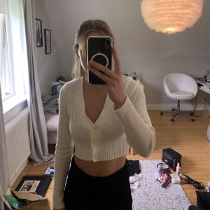 Stickad topp - Stickad topp ifrån hm, inga tecken på användning 