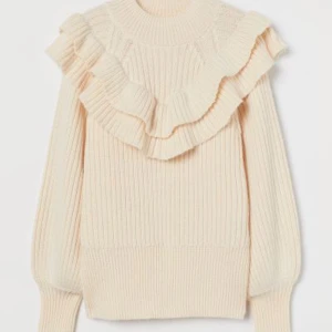 Stickad tröja  - Superfin stickad tröja från HM (nu slutsåld) använd max 2 ggr och i nyskick. Perfekt inför hösten och vinterns som kommer! 